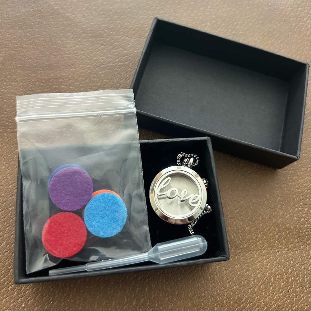Brand New Essential Oil Necklace Diffuser